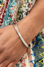 Load image into Gallery viewer, December 2021 Sunset Sightings Fashion Fix Set - Paparazzi Accessories