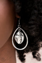Load image into Gallery viewer, May 2022 Simply Santa Fe Fashion Fix Set - Paparazzi Accessories