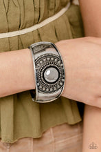 Load image into Gallery viewer, May 2023 Simply Santa Fe Fashion Fix Set - Paparazzi Accessories
