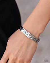Load image into Gallery viewer, August 2024 Sunset Sightings Fashion Fix Set - Paparazzi Accessories
