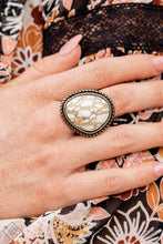 Load image into Gallery viewer, November 2021 Simply Santa Fe Fashion Fix Set - Paparazzi Accessories
