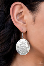 Load image into Gallery viewer, October 2022 Glimpses of Malibu Fashion Fix Set - Paparazzi Accessories
