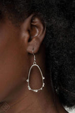 Load image into Gallery viewer, March 2021 Glimpses Of Malibu Fashion Fix Set - Paparazzi Accessories
