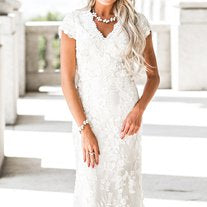 Load image into Gallery viewer, Pearl and bling necklace and bracelet set - Paparazzi Accessories
